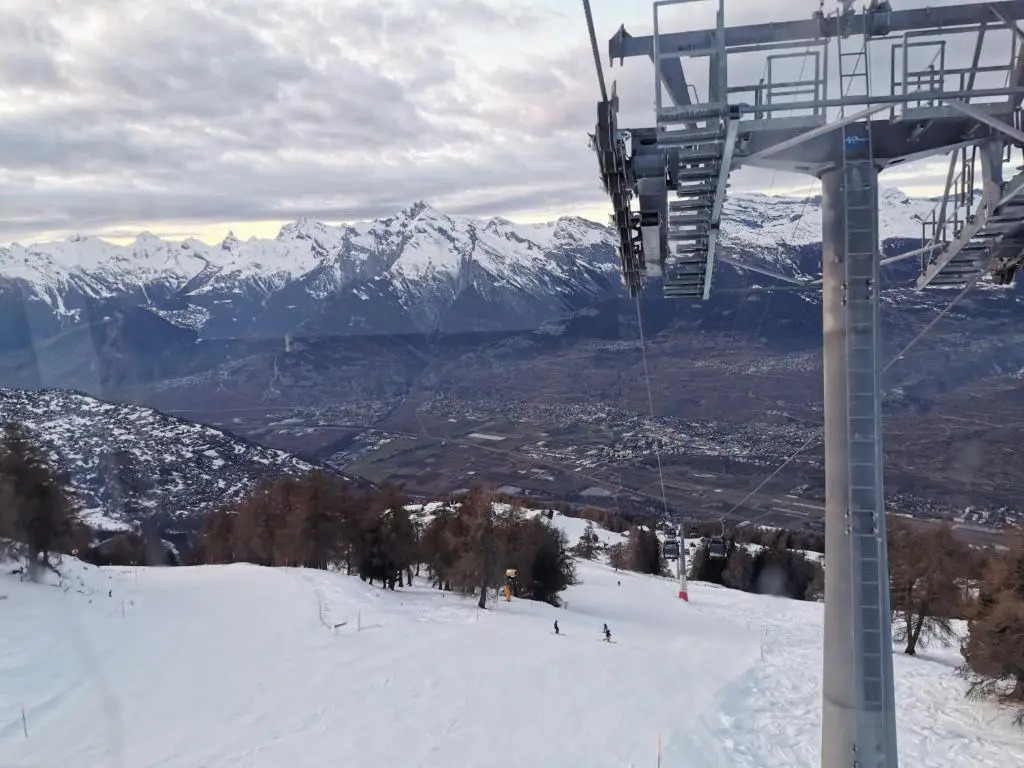 Best Value, View and Location - 4 Bedrooms, 2 Bathrooms, Big Corner GARDEN with WIDE VIEW on the Mountains and the Amazing Rhone Valley!