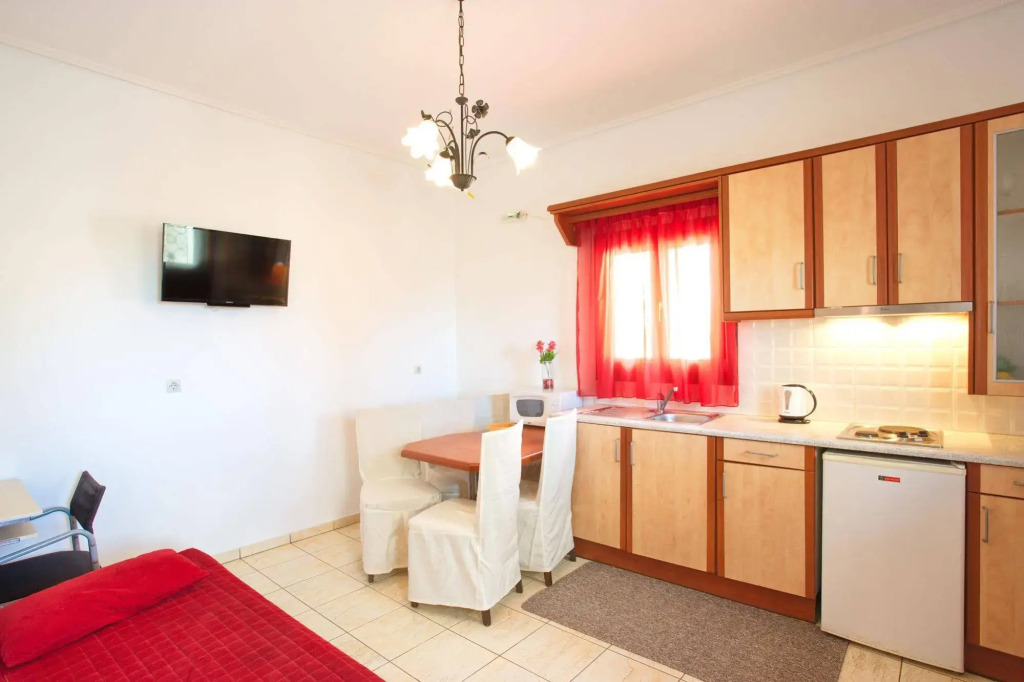 Birds Villa Apartments with Heated Pool - Including Car and Breakfast