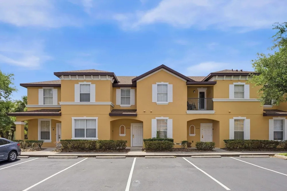 Modern Family 4BR Townhome Near Disney in Orlando