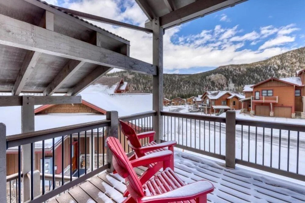 The Alders Townhomes in East Keystone - Luxury 3 Bedroom + Den