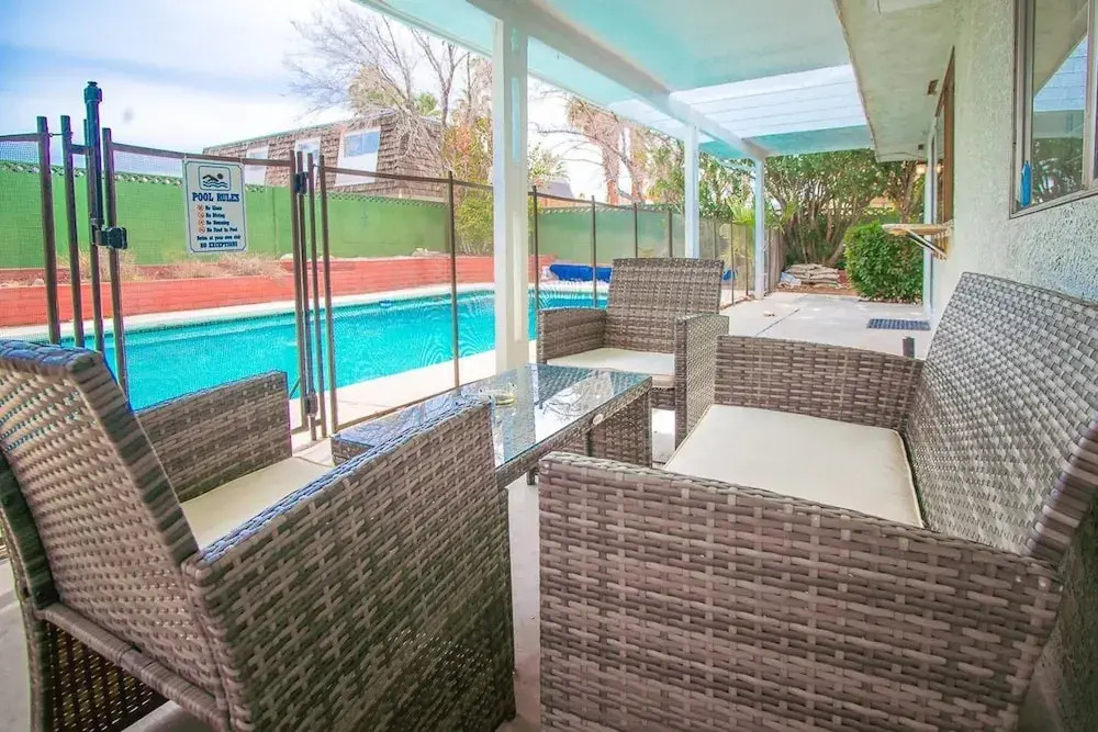 Lagoon Paradise las Vegas 4 Bd with Pool!