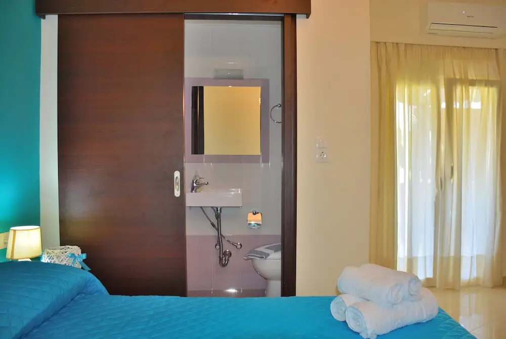 Evagelia Suites RED