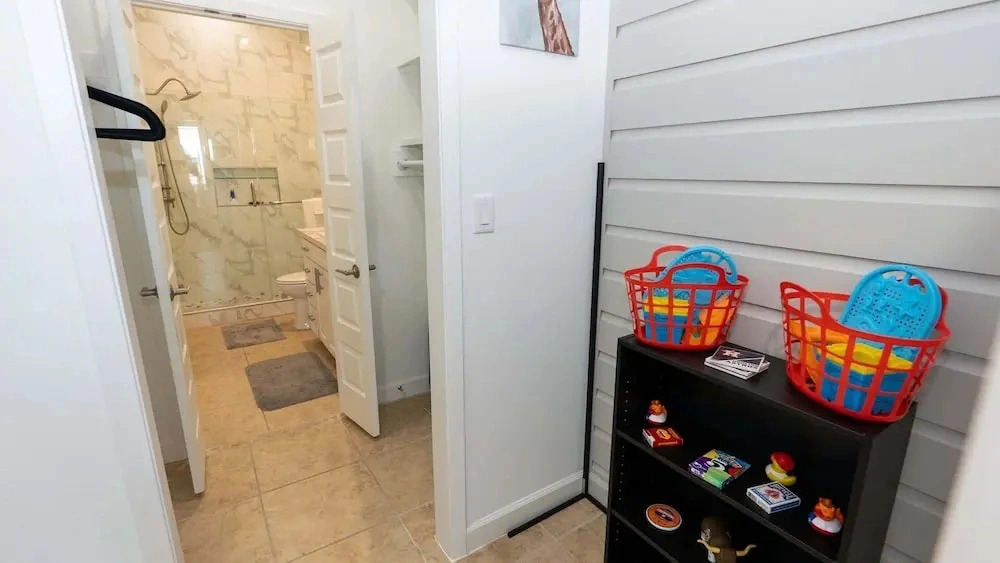 New 2br - Pool Patio - Bunk Beds - 1st Floor 2 Bedroom Apts