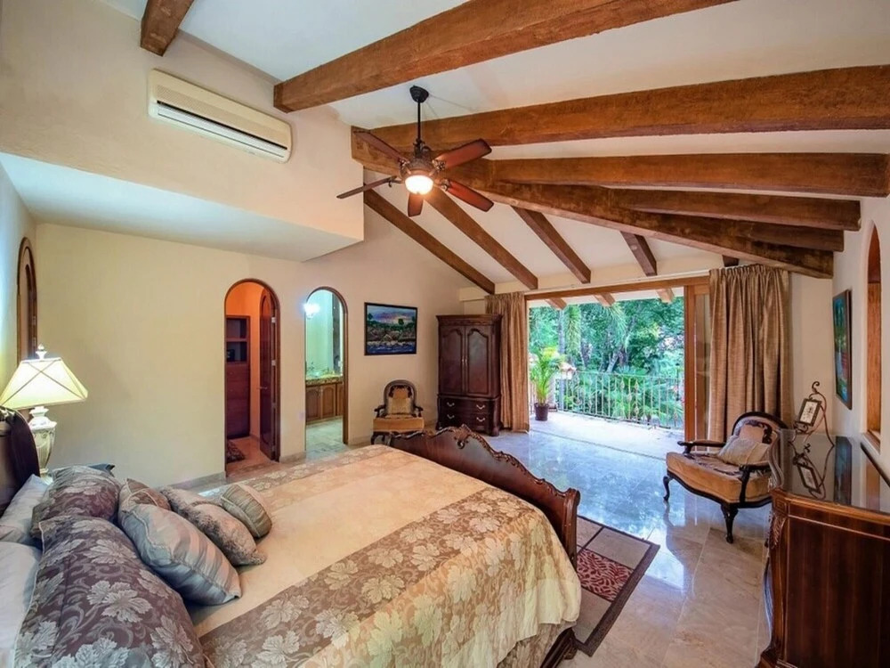 Sunny Vacation Villa 75