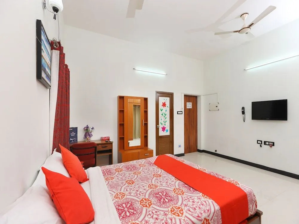 OYO 20012 SilverKey Saravanampatti