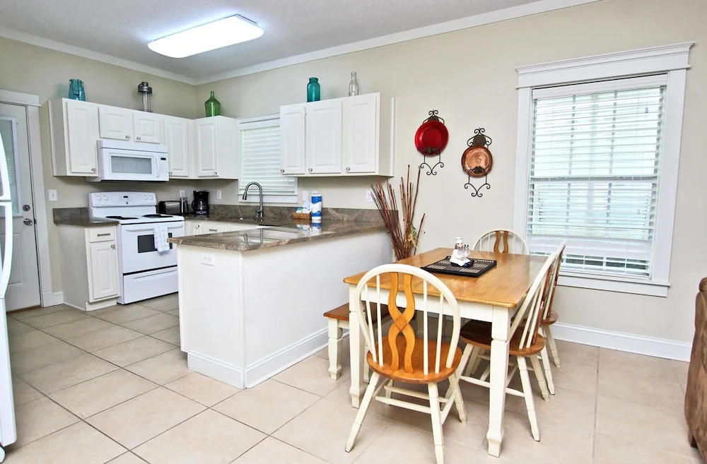 Orange Beach Villas - Beach Retreat by Youngs Suncoast