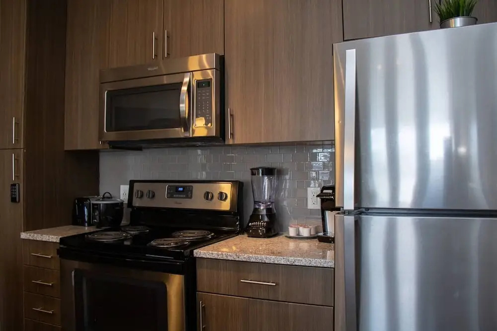 Modern & Private Condo Balcony Great Location