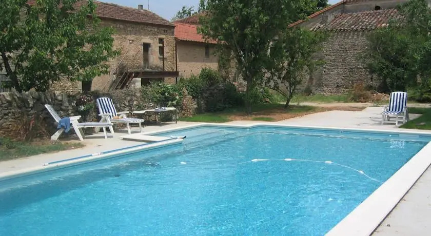 Aux Volets Bleus