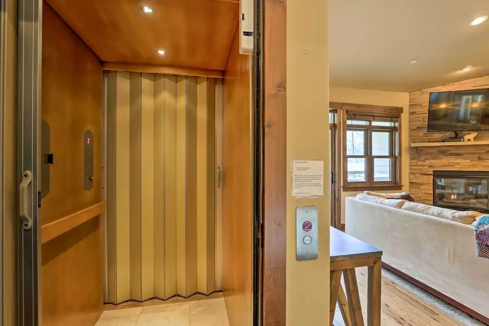 Elegant Frisco Condo w/ Private Hot Tub & Views!