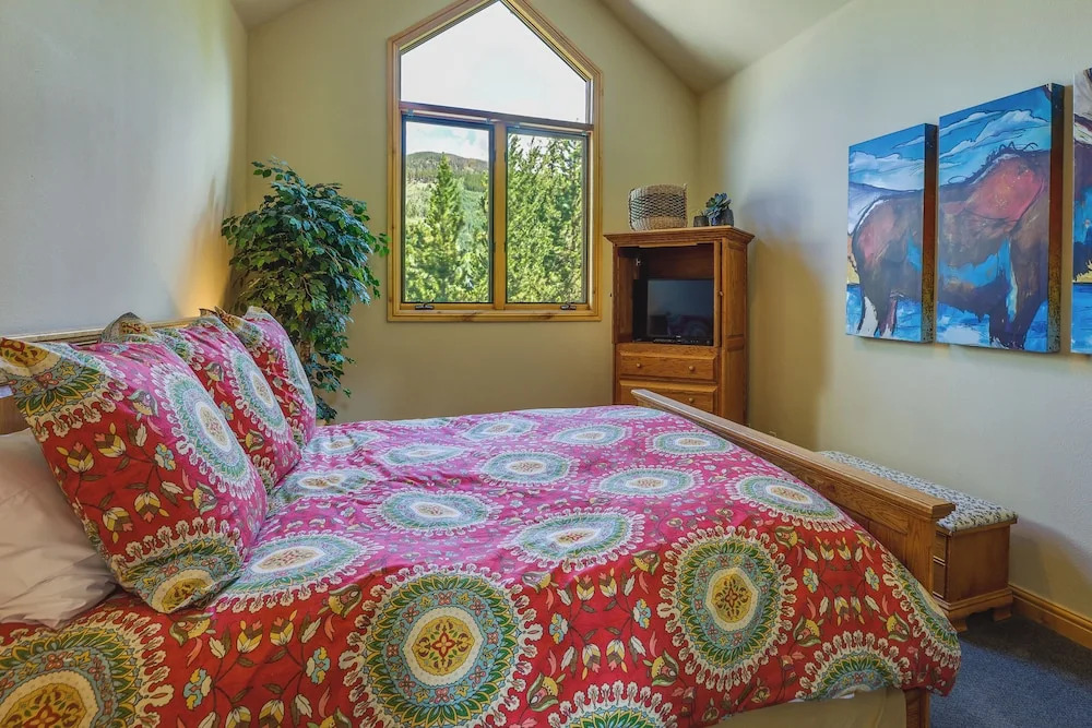 Walk to Ski Lifts: Townhome w/ Hot Tub in Keystone