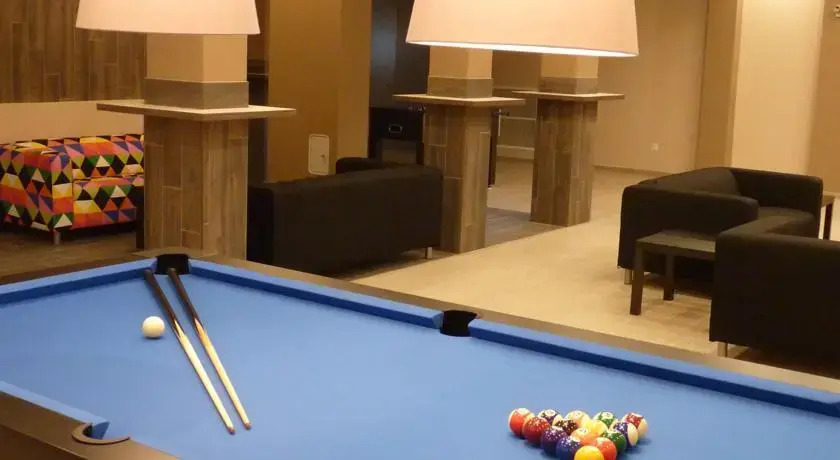 Parton Hotel & Bowling