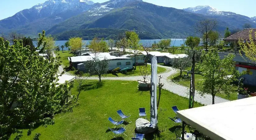 Camping Magic Lake