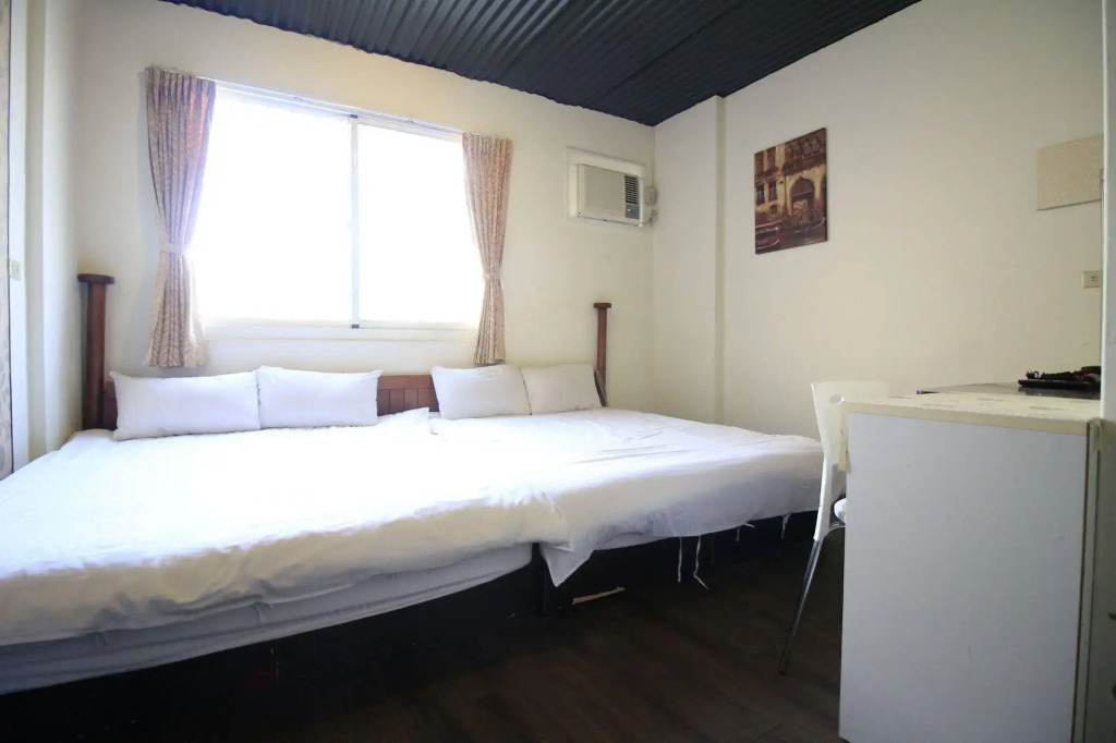 Fengjia Backers Hostel