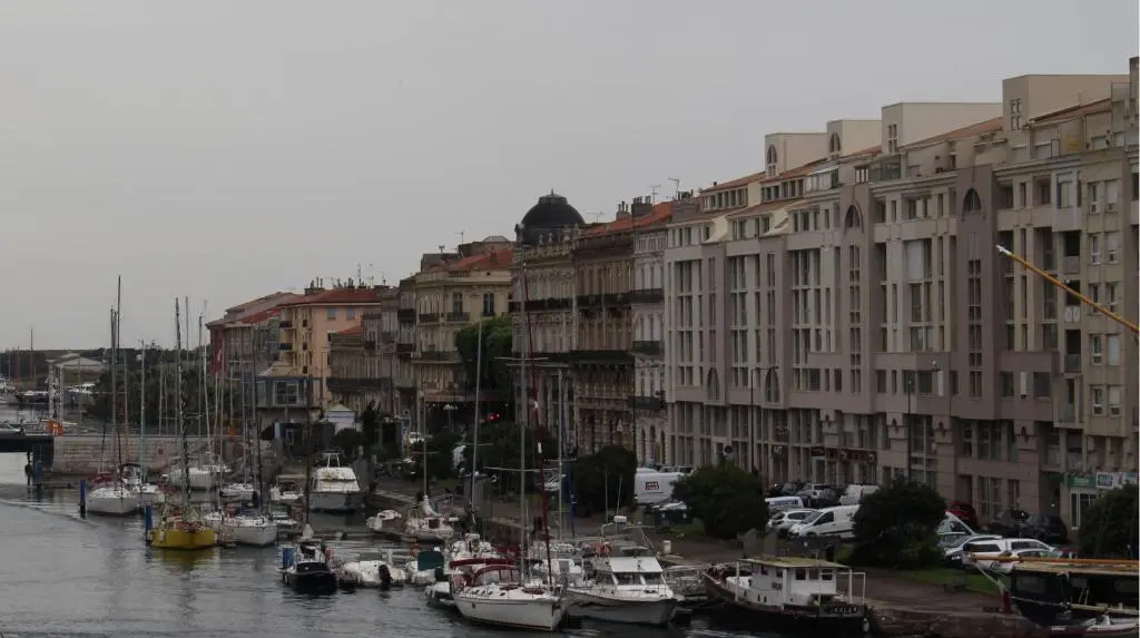 T3 avec TERRASSE avec VUE EXCEPTIONNELLE sur les QUAIS de SETE