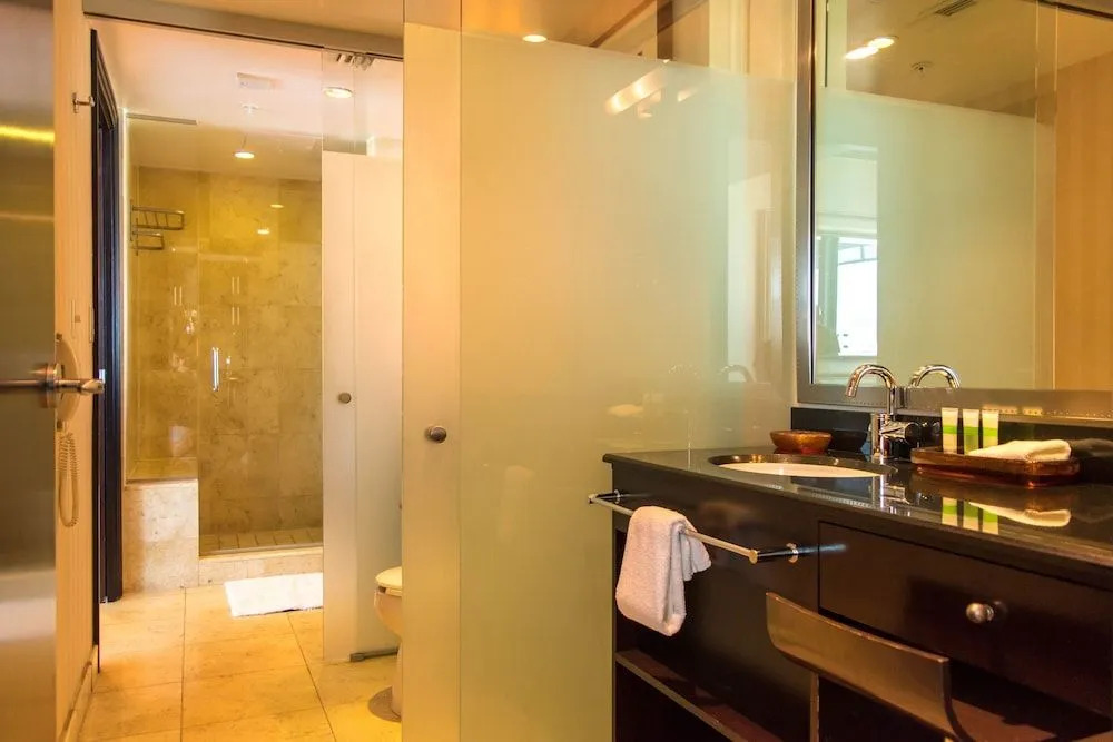 Penthouse De Soleil South Beach - On Ocean Drive Miami Beach Studio Bedroom Condo by RedAwning