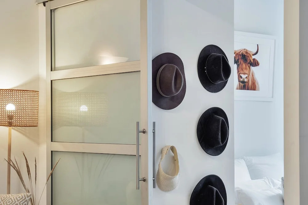 Awesome Cool Beachy 2BR CBD Gem Wifi