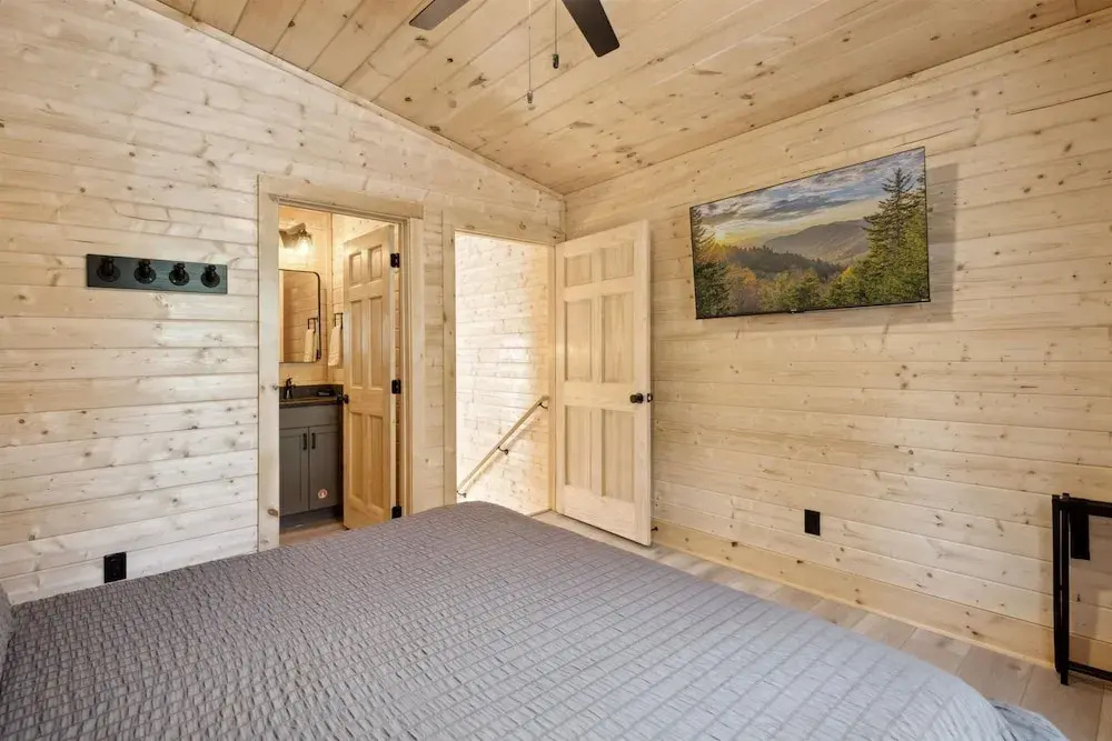 2 Brand New Cabins for Family Retreat
