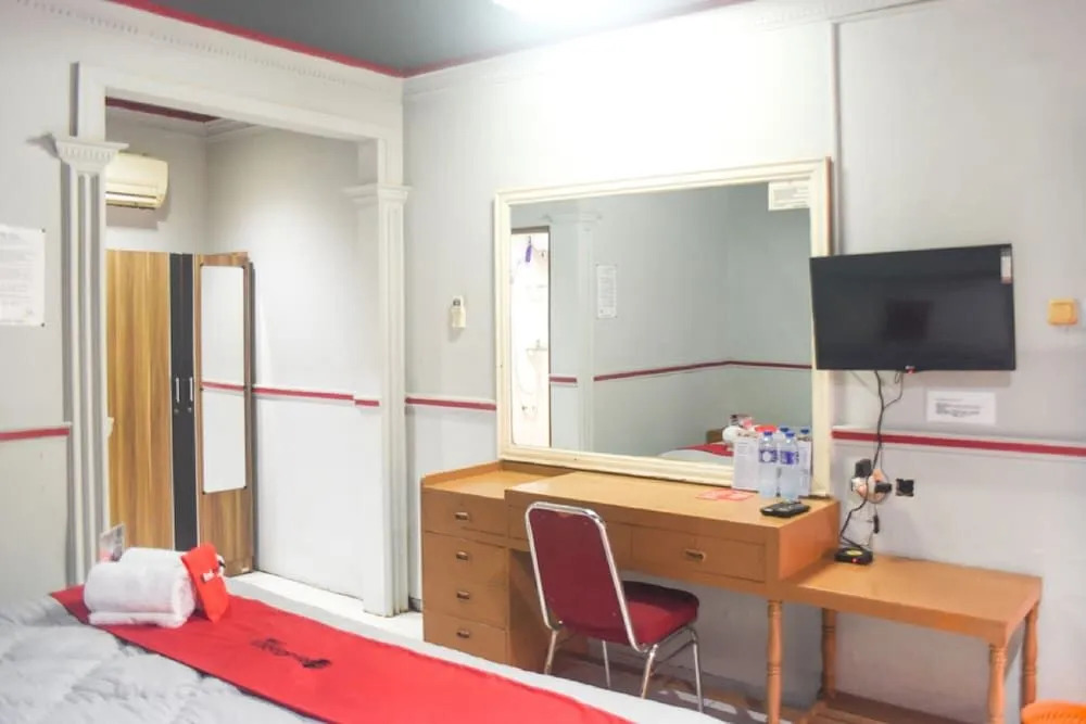RedDoorz Plus near Taman Ismail Marzuki