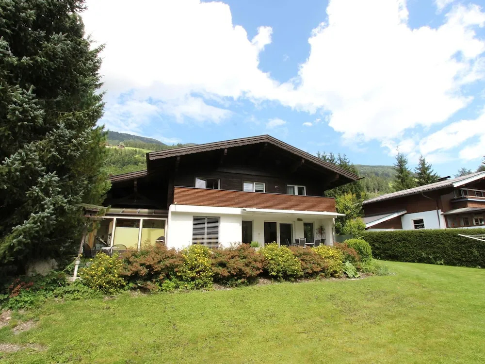 Quaint Apartment near Forest in Neukirchen am Großvenediger
