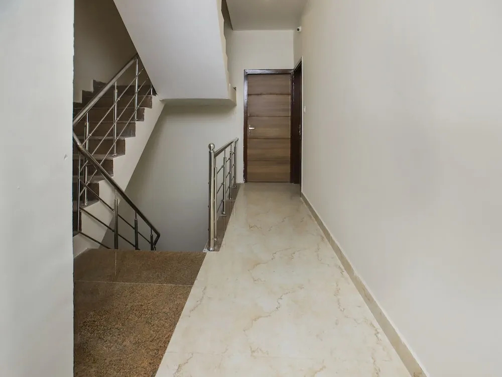 OYO 22235 Mint Residency