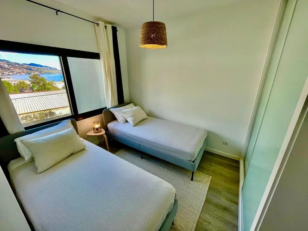 Ocean Cliff Apartment