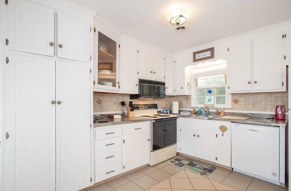Close Enough 3 Bedroom Home by RedAwning