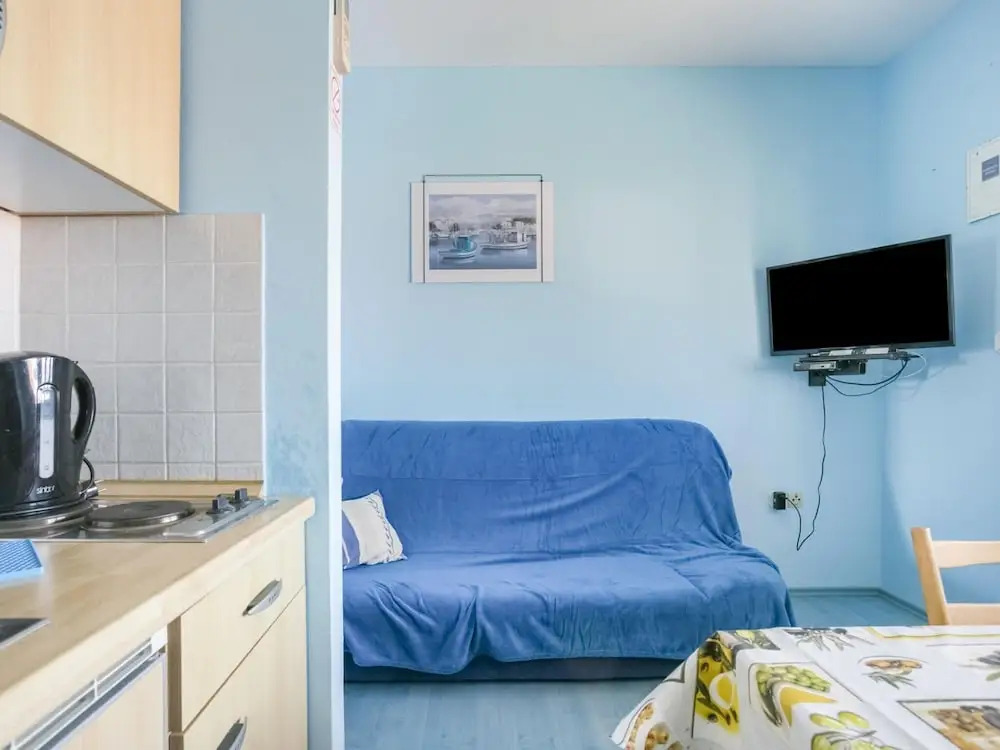 Lovely Apartment in Pirovac With Balcony
