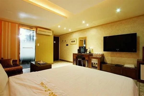 We2 Hotel