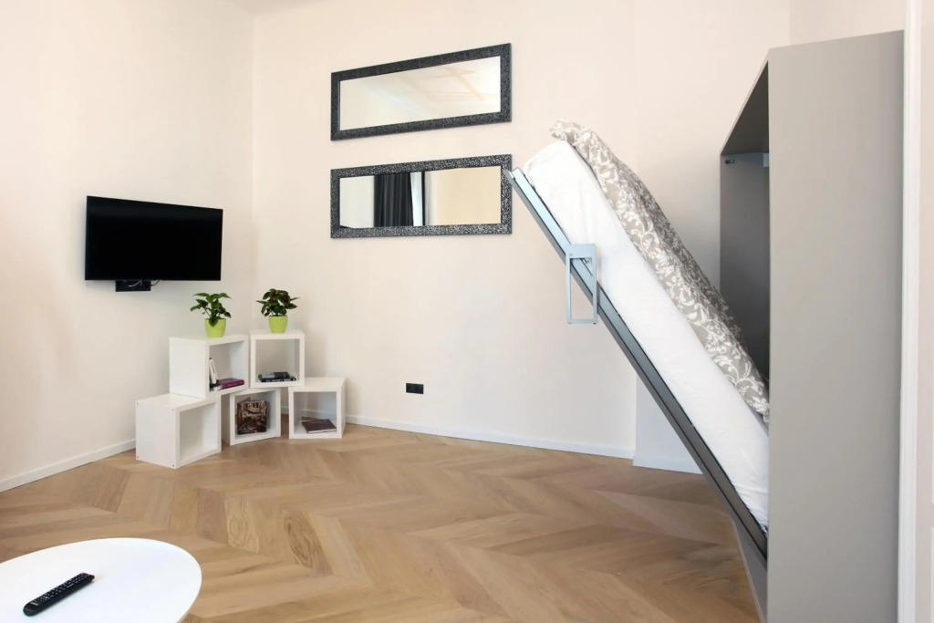 The Apartment House - Mezibranska