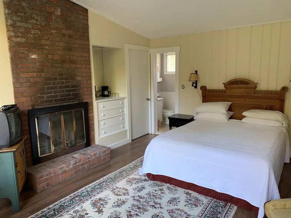 Lovett's Inn and Restaurant