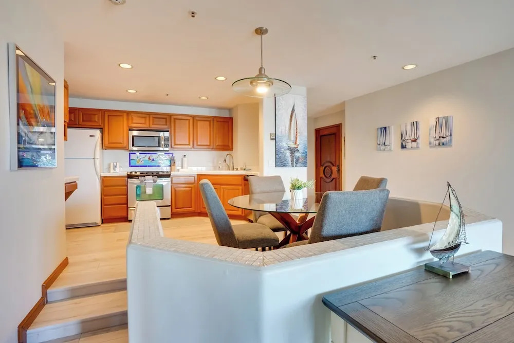 Bright Catalina Island Condo w/ Ocean Views!