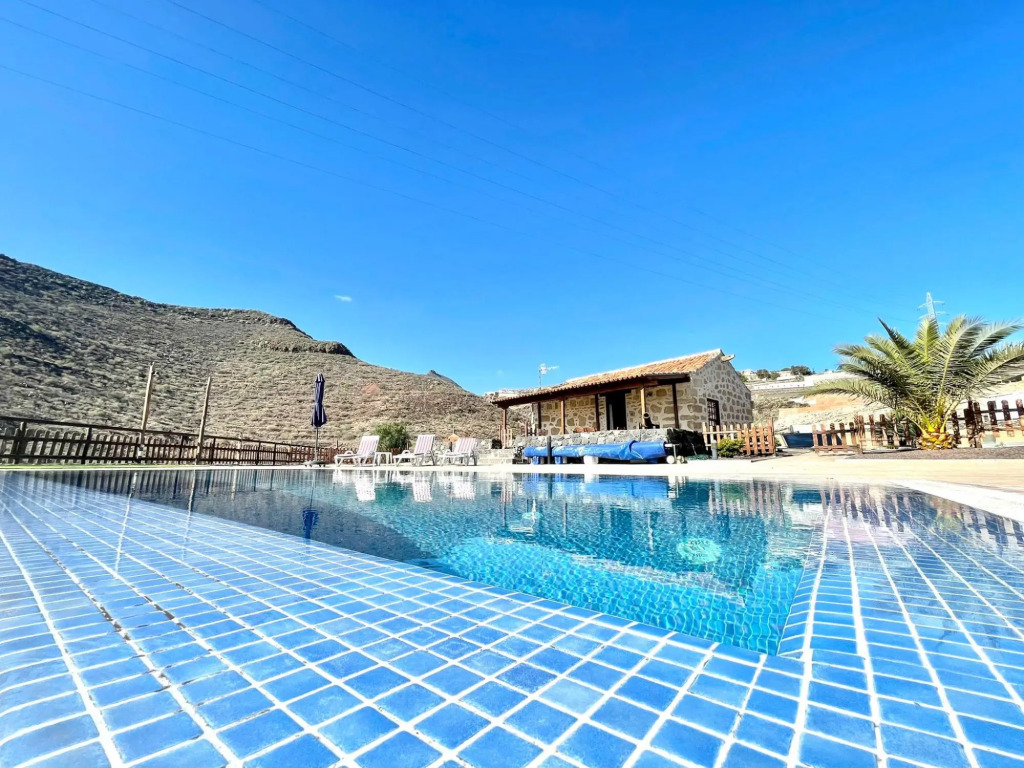 Rural house with private pool, BBQ and ocean view