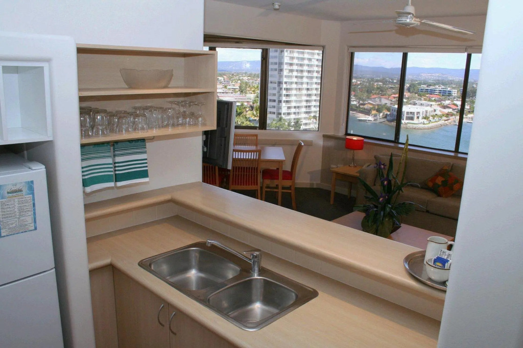 Tiki Hotel Apartments Surfers Paradise
