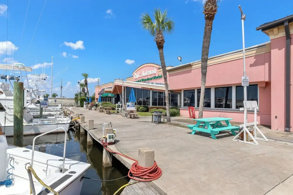 Serenity by the Sea! 4BR Retreat, Sleeps 12, Walk to Beach