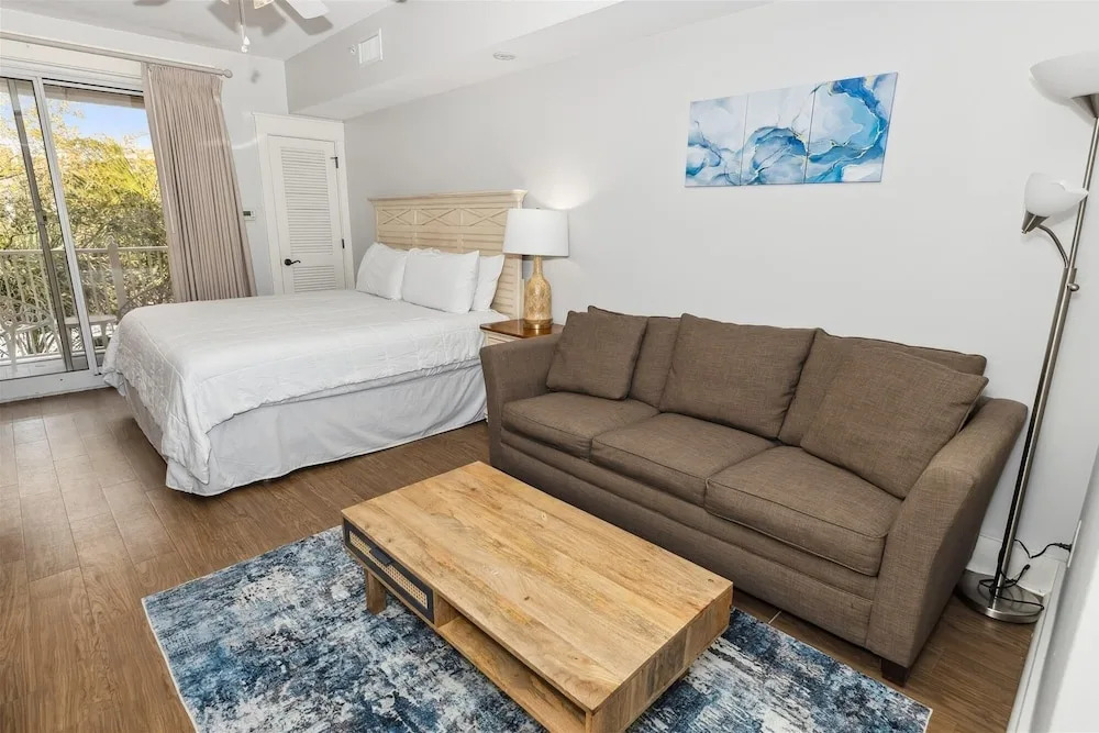 Pilot House 518 1 Bedroom Condo by RedAwning