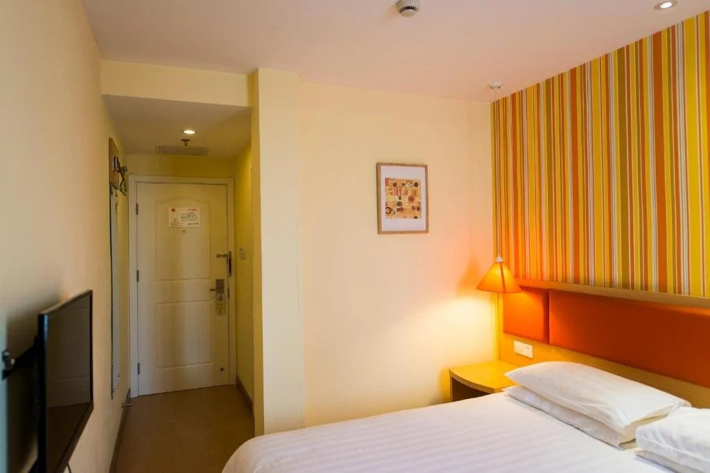 Home Inn Kunming North Caiyun Road Century Town
