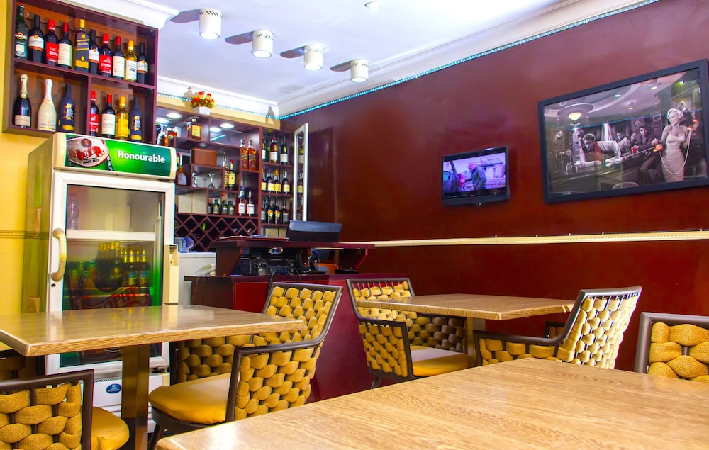 ERiTH APARTMENT & SUITES