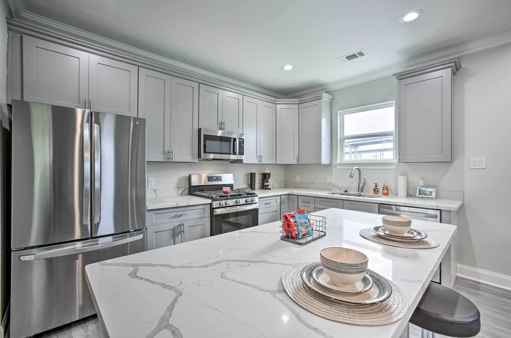 6 Mi to French Quarter: Modern New Orleans Gem