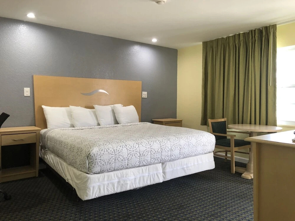 Chisholms Motor Inn