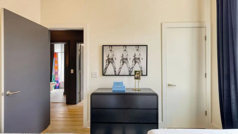 The Bloom House & Cosmic Cowgirl by Avantstay Sleeps 17 + 2 Units Gym + Rooftop + Skyline Views