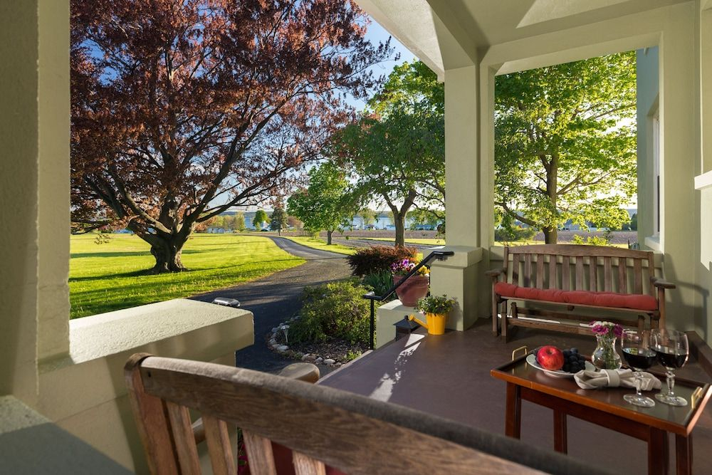 Yale Manor B&B & Yurt Glamping