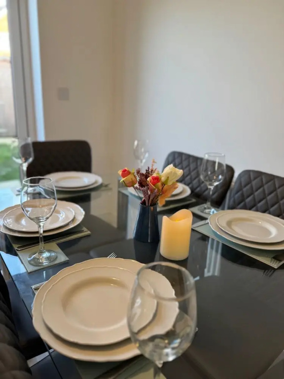 Luxurious Home Near Luton Airport. Suitable for Families and Contractors