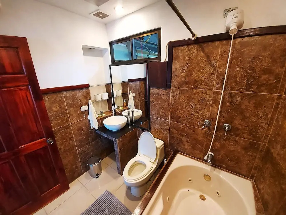 Tortuguero Adventures GuestHouse
