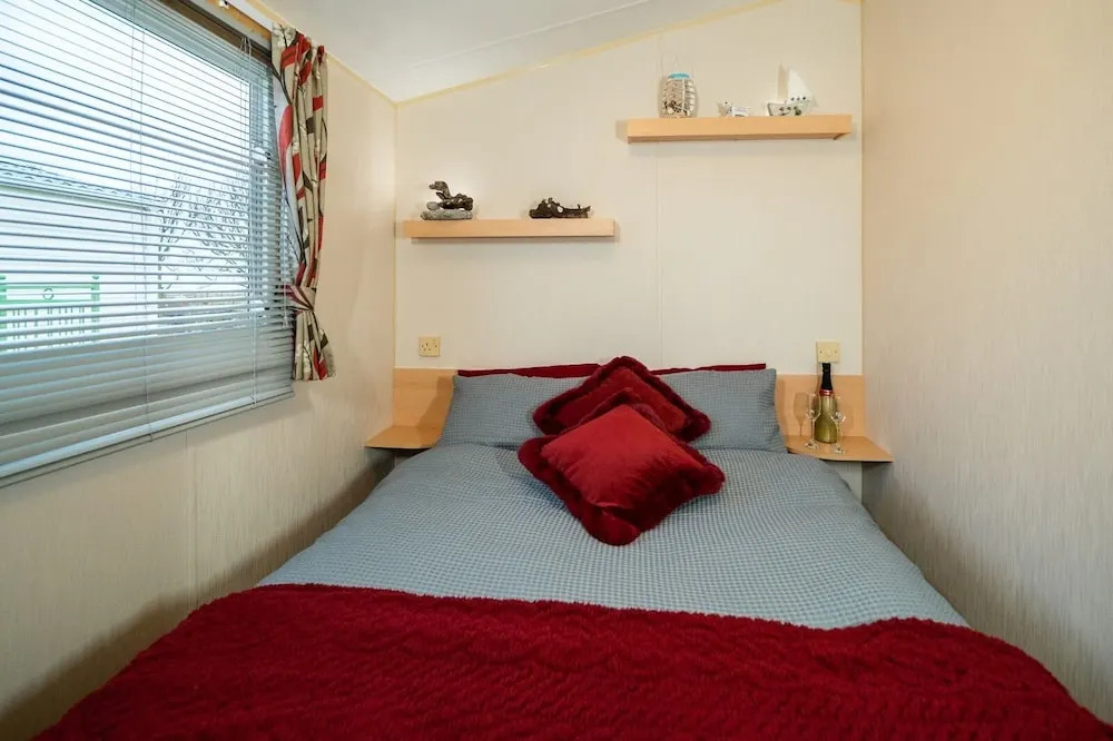 Inviting 3-bed Caravan on Sand Le Mere, Tunstall