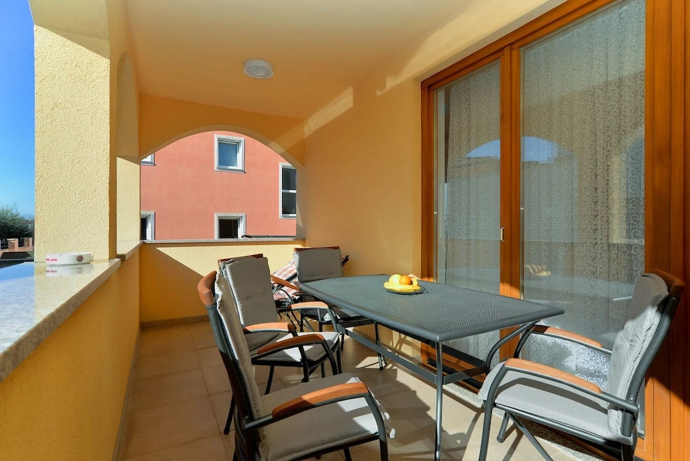 Apartment 1807