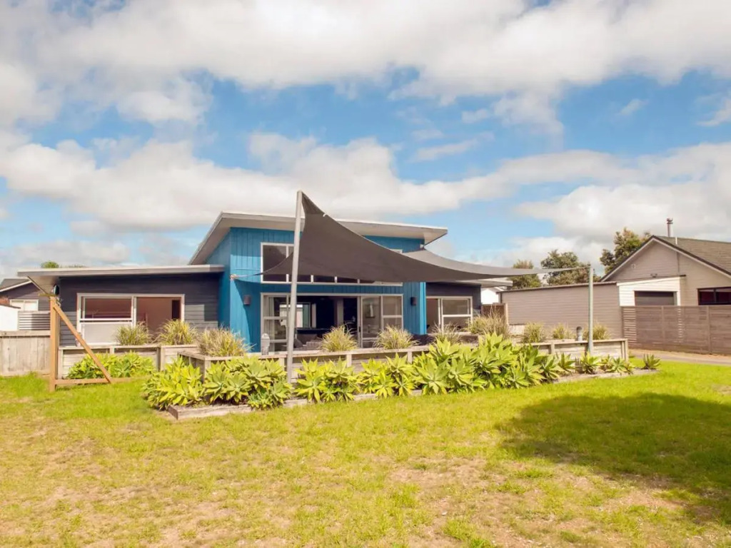 Sands Beach House - Matarangi Holiday Home