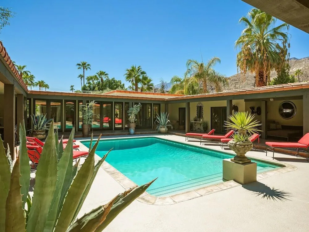 Villa Carmelita - The Sonny & Cher House