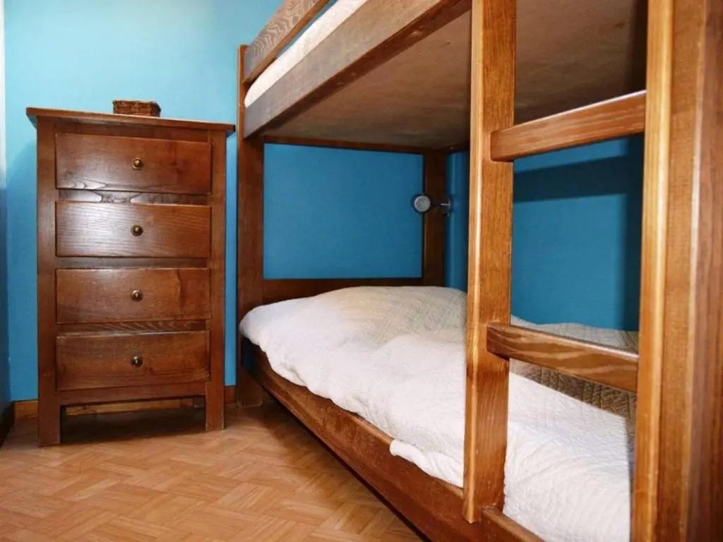 Appartement ensoleillé 2 étoiles, 6 couchages, proche pistes, balcon sud, navette ski - FR-1-241-94
