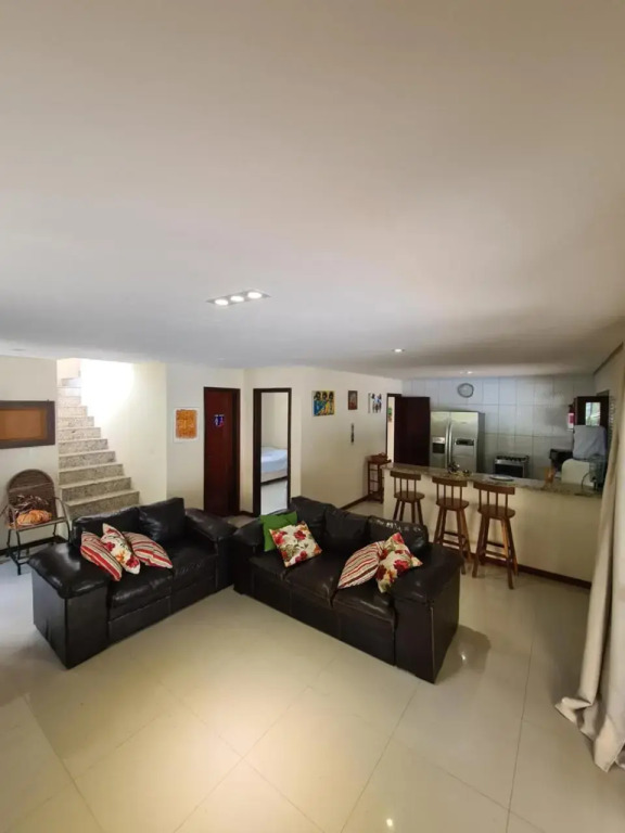 Casa 4/4 agradável com piscina e churrasqueira