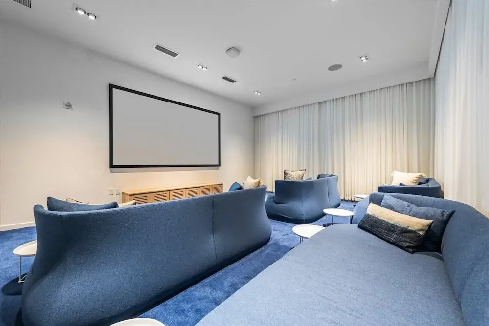 Top Fort Lauderdale Condo 9th Floor - Private and Sanitized, Hotel Amenities, Free Parking for Stays Over 27 Days, 400 ft From the Beach. Hosted by Super Host!